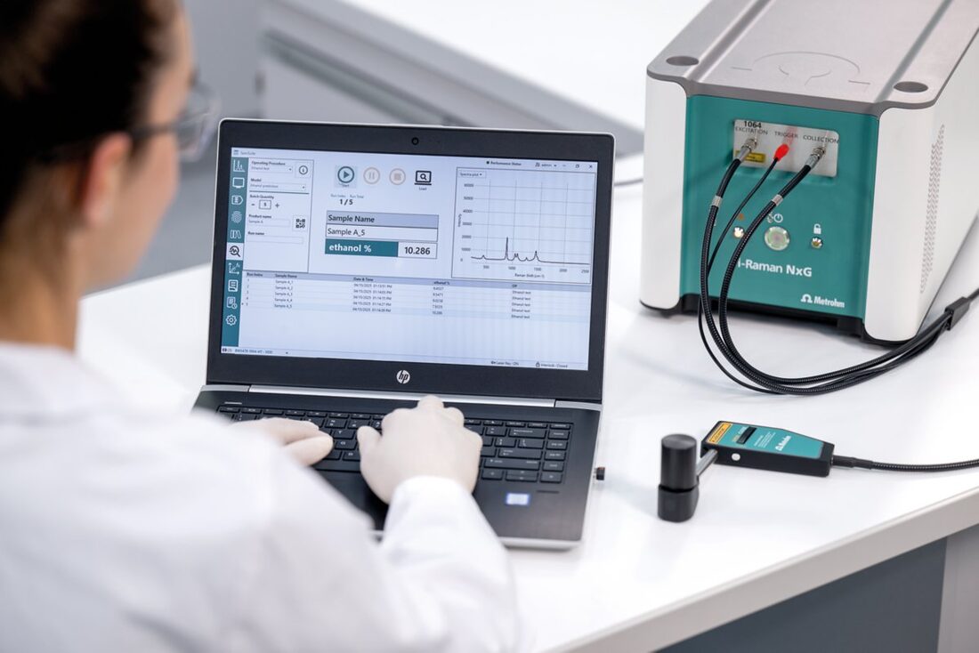 Raman spectrometer, laboratory Raman, 1064 nm excitation, material verification, substance identification, i-Raman, NxG, qualitative analysis, quantitation, benchtop, high throughput, fiber optic probe, vial holder, laser class 1